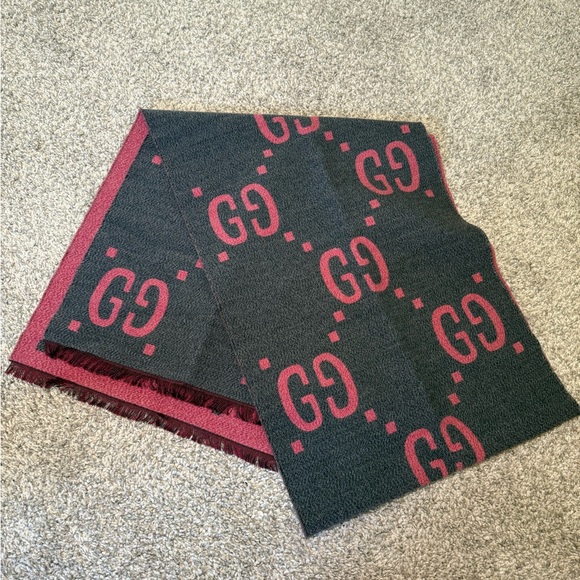 Gucci Pink and Grey GG Logo Scarf - Picture 1 of 4